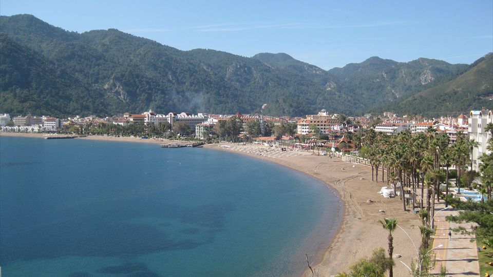 The sweeping beach at Içmeler