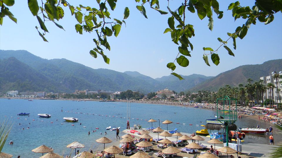 The sweeping beach at Içmeler